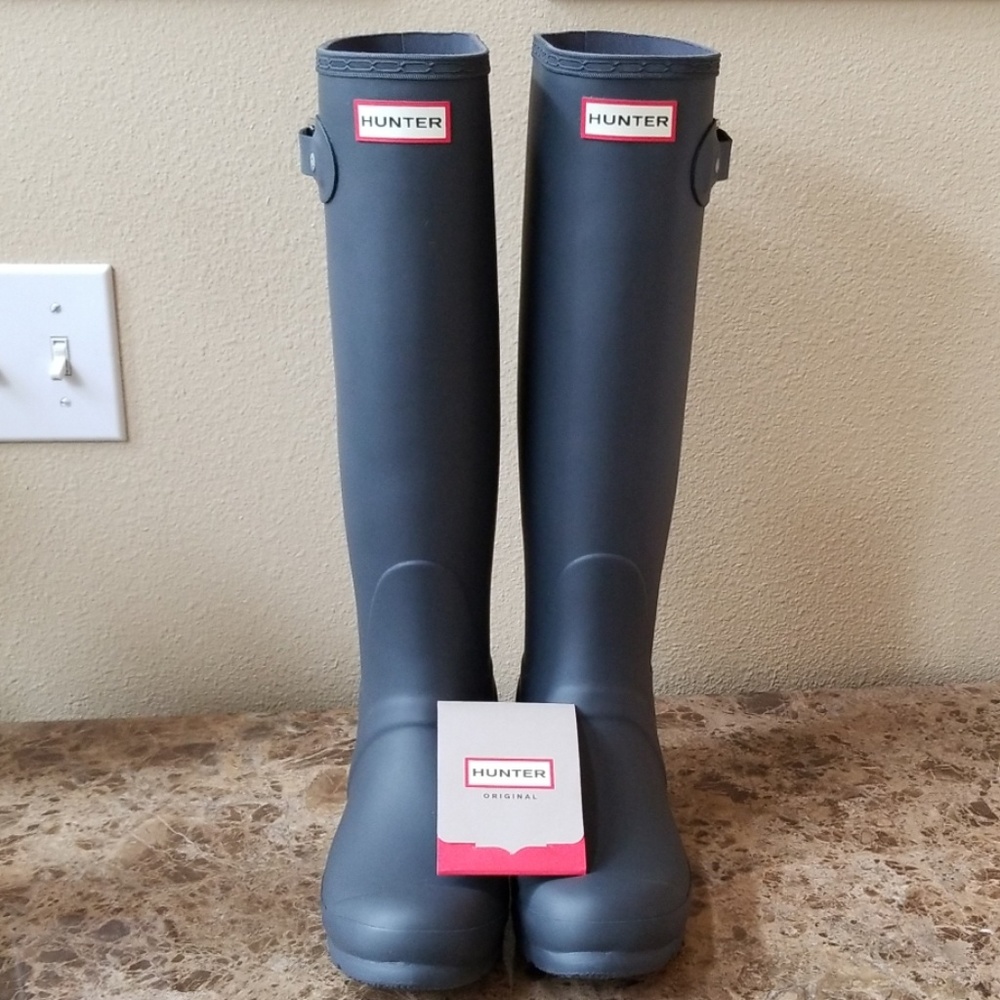 BRAND NEW matte gray Hunter boots US 8